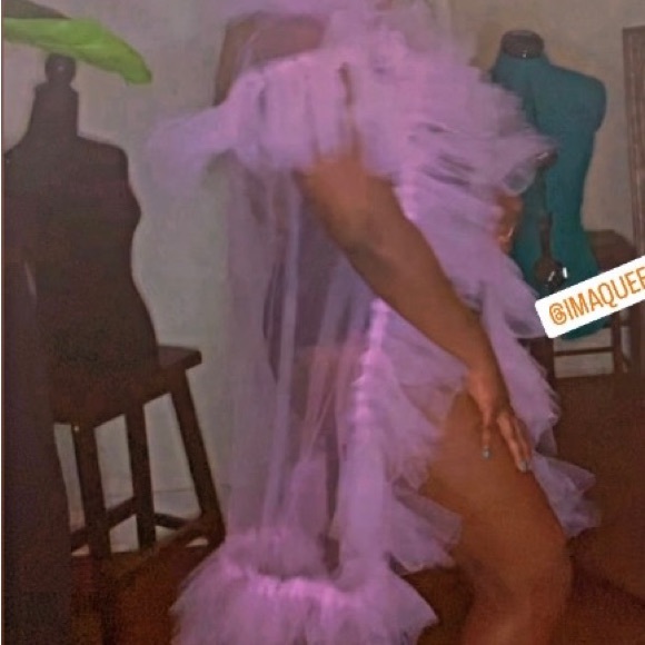 Pink robe ….one size. Fits most - Picture 4 of 5